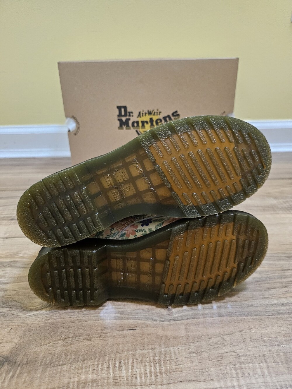 New Dr. Martens 1460 VONDA Floral Leather Boots - Picture 10 of 14
